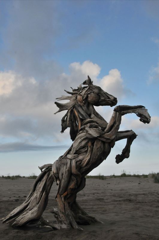 driftwood-horse-sculpture-2