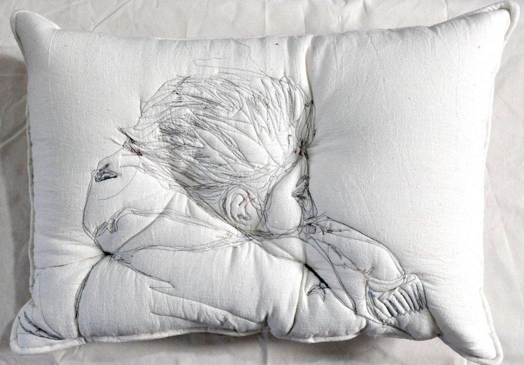 睡眠刺繡枕頭